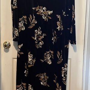 Size 18W Molly Malloy Beautiful black velvet with brown, beige and gold flowers.